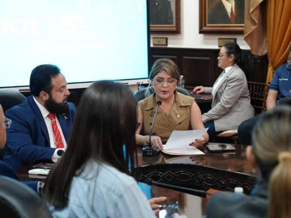 A menos de un mes de las elecciones, advierten, este hecho quiebra el orden democrático y eleva la tensión política en Honduras.