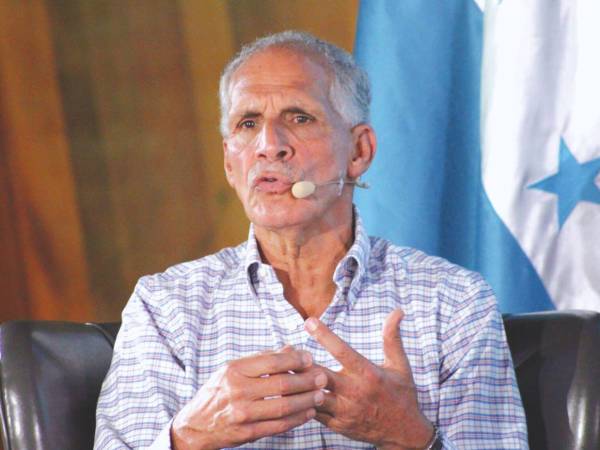 Nasry Asfura, candidato por el Partido Nacional, propone descentralización y empleo.