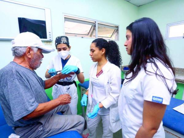 El programa consta de seis módulos en los que los estudiantes aprenderán sobre el modelo sanitario, la salud mental y familiar, la promoción y vigilancia de la salud.