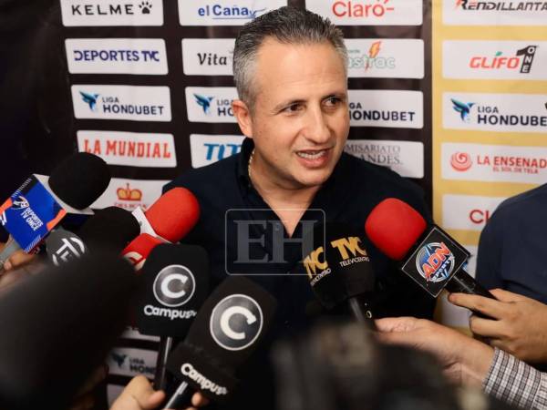 Burbara habló ante los medios en la presentación de la nueva camiseta de la máquina.
