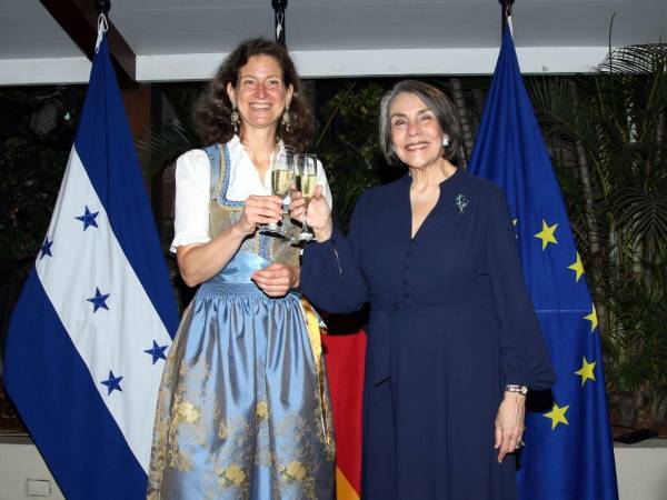 La canciller Mireya Agüero y la embajadora Daniela Vogl hicieron de la libertad y la unidad el hilo conductor de una velada memorable en la capital.