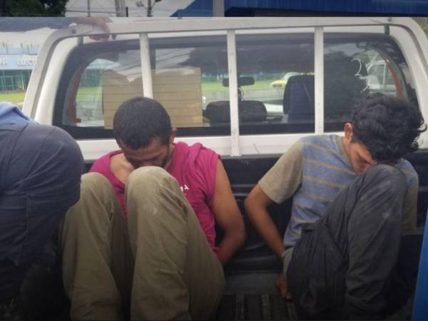 Los sujetos fueron capturados por elementos de la Policía Nacional y serán puestos a la orden de la Fiscalía.