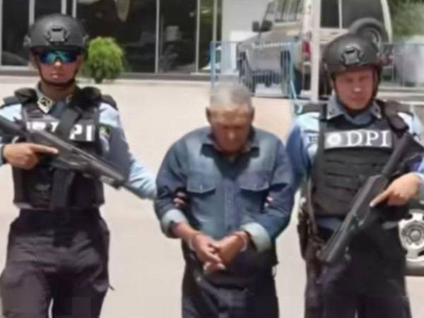 El sujeto fue capturado por agentes de la DPI y enfrentará cargos por parricidio en su grado de ejecución de tentativa.