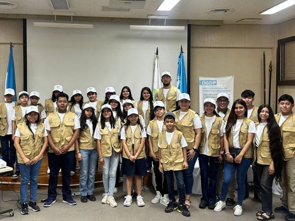 Los pequeños Líderes Climáticos de siete municipios del país compartieron sus experiencias en el desarrollo de soluciones ambientales en sus comunidades, durante un conversatorio.