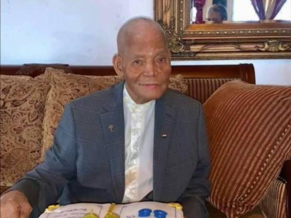 Glen Solomon impulsó el Día Nacional de la Biblia en Honduras durante su paso como diputado en los 80.