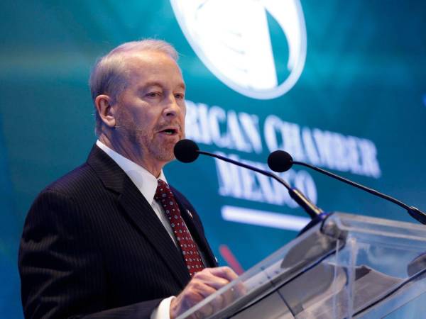 Asimismo, argumentó que esta medida va en la línea de que cada decisión de visa es una decisión de seguridad nacional.