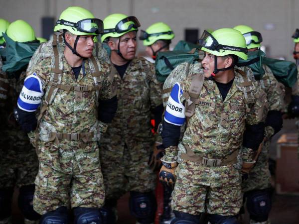 El gobierno de El Salvador envió personal para ayudar a Venezuela tras los terremotos.