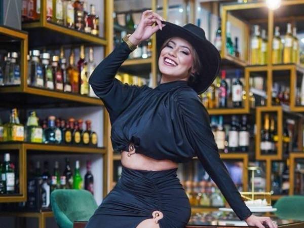 La expresentadora y ahora cantante Alejandra Rubio desató polémica este viernes -7 de noviembre- al dar a conocer que su expareja, Javian Thompson le estaría pidiendo manutención en medio de su proceso de divorcio que sigue sin consumarse. ¿Qué dijo al respecto? Aquí los detalles.