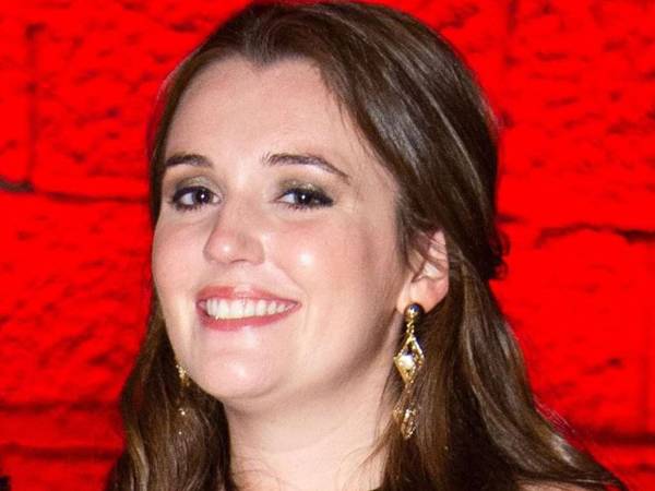 La mujer que murió el pasado lunes en Nueva York tras ser apuñalada en un acto aleatorio en la turística zona de Times Square fue identificada como Erin Piacenti y trabajaba para Bank of America, confirmó la institución bancaria.