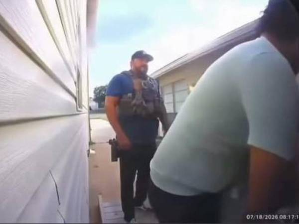 El momento quedó registrado por cámaras de seguridad.