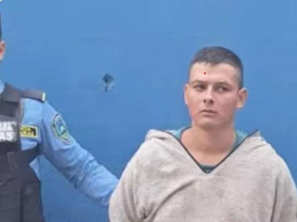 El individuo tiene antecedentes de haberle quitado la vida a una persona cuando él era menor de edad.