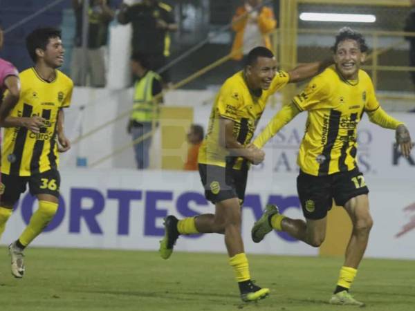 Nixon Cruz anotó un verdadero golazo con el Real España ante el Choloma.