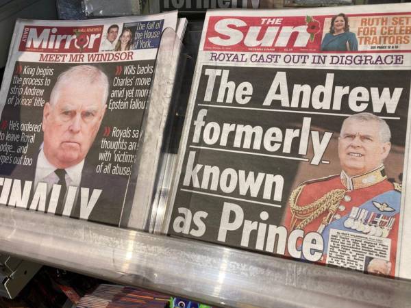 Sin residencia oficial, con su exmujer alojada en casas ajenas y sus hijas reorganizando su agenda pública, el príncipe Andrés reapareció este sábado en Sandringham por primera vez tras su arresto el pasado febrero.