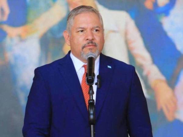 Enrique Reina, exministro de Relaciones Exteriores de Honduras, figura ahora como el candidato a designado de la presidencia por el Partido Libertad y Refundación (Libre)