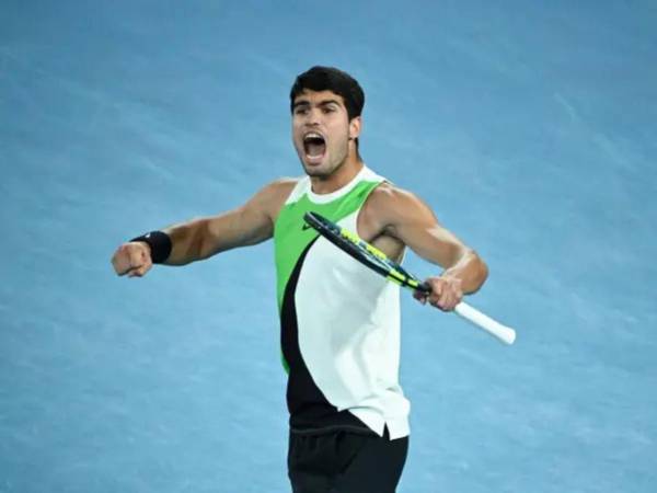 Alcaraz aprovechó un descanso en la competición para añadir una nueva pieza a su ya conocida colección de tatuajes conmemorativos.