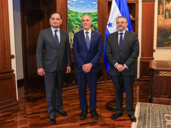 La empresa anunció planes de expansión, mientras el mandatario reiteró su compromiso con la seguridad jurídica y el impulso a la inversión extranjera.