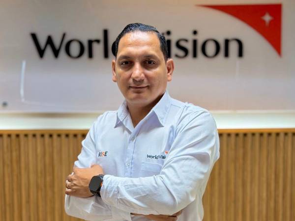 Jerson Raudales, Coordinador Nacional de Proyectos en World Vision, enfatiza en preparar a los niños sobre el cuidado del ambiente.