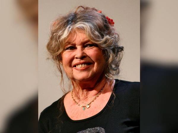 Junto a su corta pero vertiginosa carrera en la gran pantalla, Brigitte Bardot, conocida por las siglas BB, tuvo también una exitosa y más larga carrera en la música.