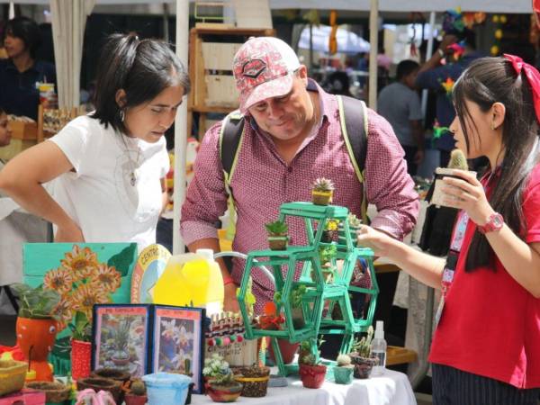 La feria estuvo llena de creatividad y belleza con los productos elaborados por cada Comité Ambiental de las escuelas participantes en el proyecto de EL HERALDO.