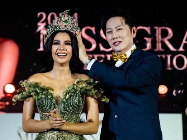 Nawat Itsaragrisil reapareció públicamente tras el episodio que lo enfrentó con la representante mexicana, Fátima Bosch, durante un acto del certamen Miss Universo en Tailandia. El empresario explicó su versión y aseguró que nunca buscó un altercado con la concursante.