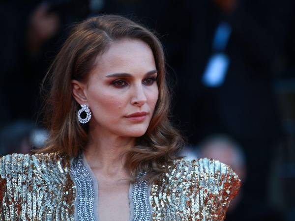 Natalie Portman, ganadora del Oscar por Black Swan, explicó en una entrevista con Harper's Bazaar, recogida esta semana por medios estadounidenses, que desde niña construyó a conciencia la imagen de una joven estudiosa y recatada para defenderse de la forma en que la industria presentaba sus primeros papeles.