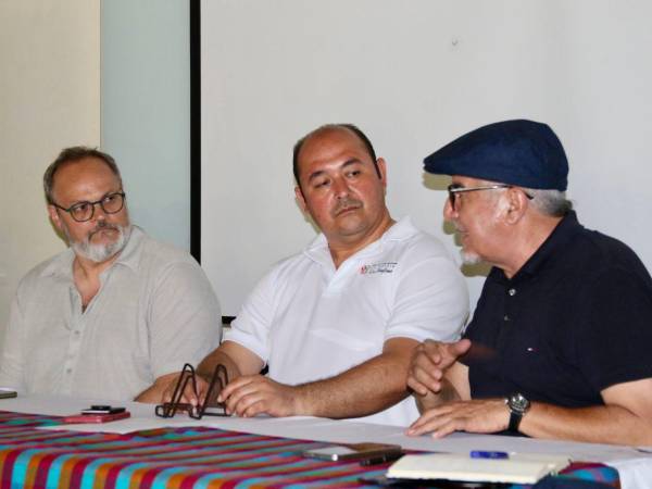 Entre experiencias que van desde los 42 años del Festival Internacional de Poesía de Trois-Rivières, en Canadá, hasta los procesos emergentes de Honduras y Bolivia, el conversatorio dio oportunidad al análisis.