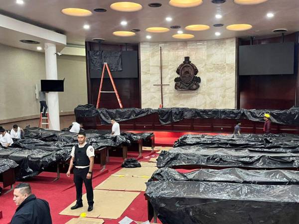 La convocatoria a sesión se ha suspendido en dos ocasiones por retrasos en la obra de remodelación.