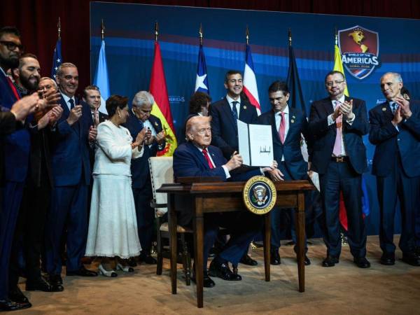 En el evento de la cumbre se realizó la firma de un documento.