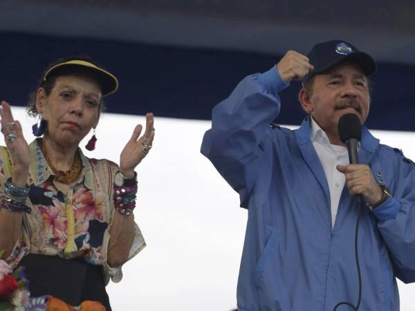 El presidente de Nicaragua, Daniel Ortega, su esposa y vicepresidenta, Rosario Murillo.