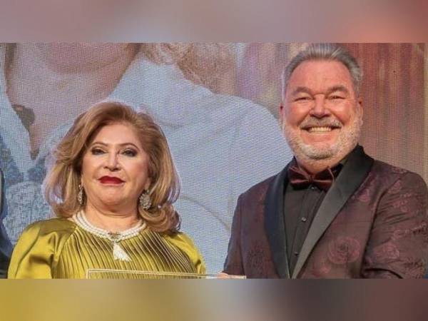 Roberto Contreras busca que el Partido Liberal siga al mando de la alcaldía Sampedrana junto a la aspirante a vicealcaldesa Maritza Soto.