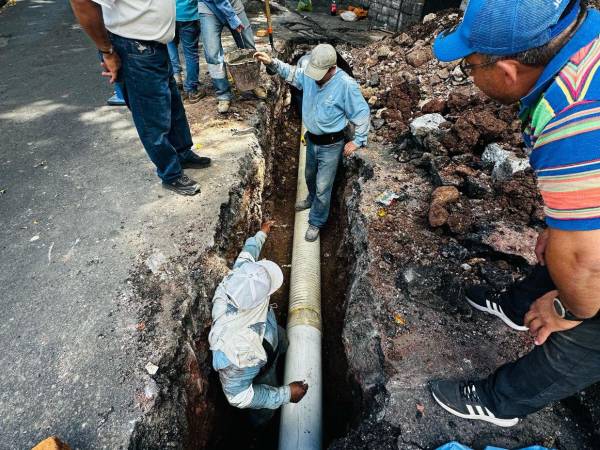 El derrame de aguas negras en la avenida Juan Ramón Molina fue reparado luego de que la UMAPS atendiera la denuncia de vecinos y un reporte de EL HERALDO.