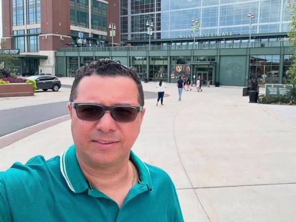 De entre los amasijos fue sacado el cuerpo sin vida del ingeniero agrónomo Miguel Madrid, quien murió tras caer una grúa en su vehículo y quedar aplastado dentro del mismo. Habría perdido a su madre y a su hijo recientemente.