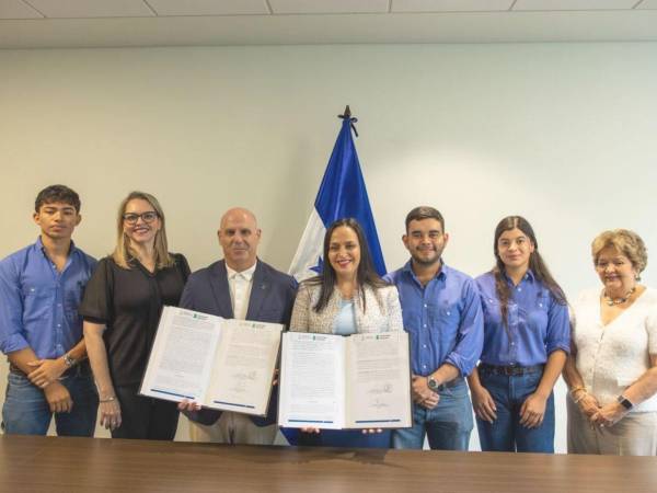 Autoridades de Sedesol y El Zamorano firmaron convenio que garantiza becas para estudiantes durante el año 2026