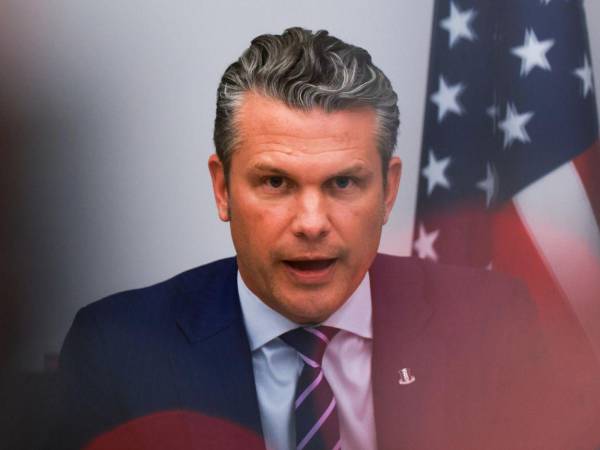 Fuerzas navales estadounidenses realizaron operaciones en el Caribe tras el ataque de una embarcación atribuida al Tren de Aragua, según el Departamento de Guerra.