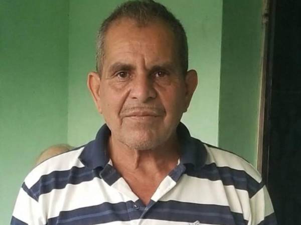El cuerpo del pastor y cafetalero Óscar Núñez, quien fue raptado en El Negrito, Yoro y encontrado asesinado en San José del Potrero, Comayagua, es velado en su residencia en Yorito, Yoro.