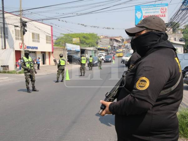 Agentes de la ATIC y fiscales del Ministerio Público ejecutan allanamientos simultáneos en Francisco Morazán y Choluteca contra una estructura vinculada a extorsión y narcotráfico.
