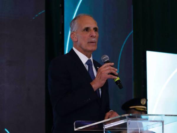 Asfura participó en la toma de posesión del titular de la CCIC.