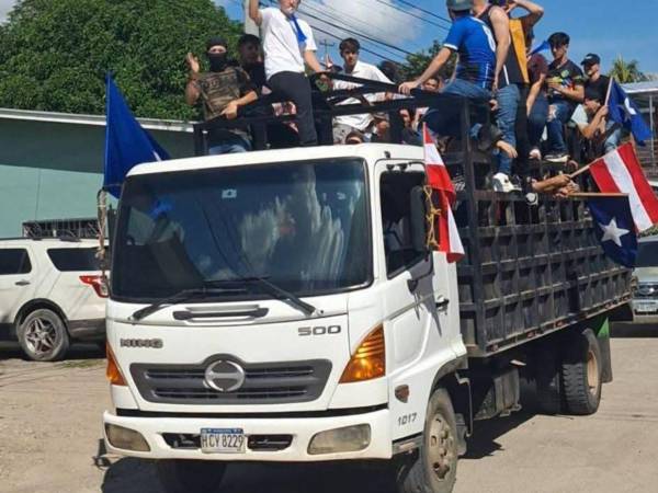 Momentos antes de que el camión con liberales y nacionalistas se acceintera
