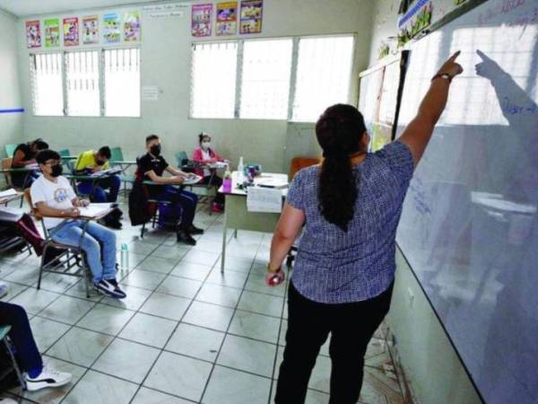 El estudio indica que los maestros están ingresando al sistema educativo público a los 31 años.
