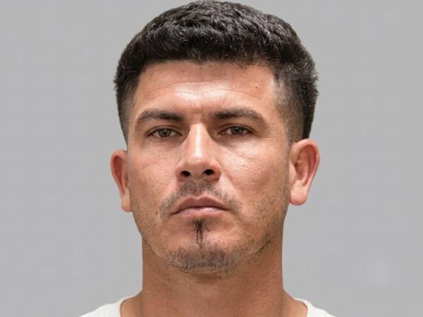 Un jurado federal estadounidense condenó a Luis Matute, un inmigrante hondureño acusado de traficar armas a Centroamérica desde Florida, por lo que podría recibir una sentencia de hasta 20 años en prisión, informó el Departamento de Justicia (DOJ).