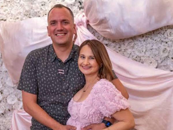 Gypsy Rose Blanchard, conocida por su impactante historia de abuso y el posterior asesinato de su madre, ha comenzado un nuevo capítulo en su vida tras dar a luz a su primera hija, Aurora Urker, el pasado 28 de diciembre.