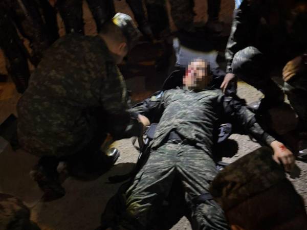 El soldado recibió atención médica en el lugar, pero fue trasladado hasta el Hospital Militar.