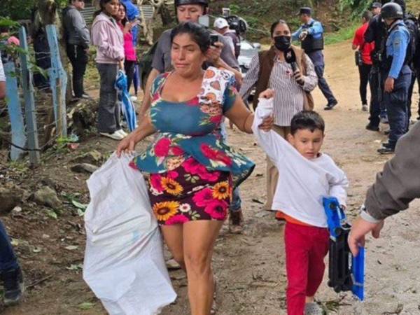 Más de 250 familias quedaron sin vivienda y al menos 120 niños dejaron de recibir clases tras un desalojo forzoso ejecutado por la Policía Nacional (PN) la mañana de este miércoles 21 de enero en la colonia El Palmar, sector de Cofradía, departamento de Cortés.