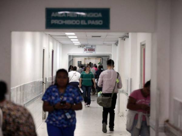 La Secretaría de Salud informó que los hospitales públicos deberán mantener los servicios de emergencias activos las 24 horas de los siete días de la semana.