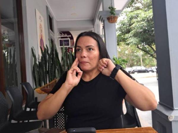 Laura fue diagnosticada cuando tenía 35 años. Han pasado seis años en los que ha tenido que aprender a vivir con esta dura enfermedad.