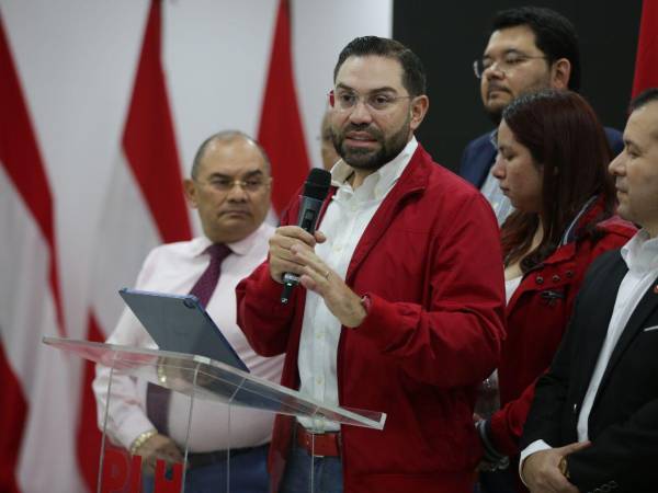 Jorge Cálix termina hoy su gestión como diputado electo por Libertad y Refundación (Libre) y mañana asumirá su nuevo mandato como diputado del Partido Liberal (PL) por Olancho.