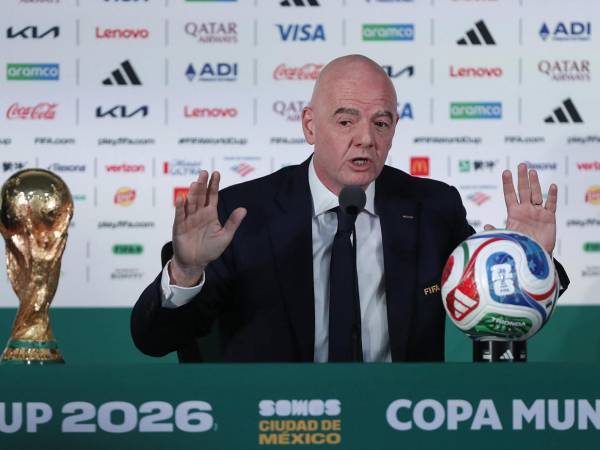 El presidente de la FIFA, Gianni Infantino, habla durante una rueda de prensa este miércoles, en Ciudad de México (México).