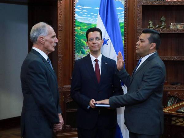 Martínez cuenta con 22 años de trayectoria dentro del IHSS y se desempeñaba como gerente del Régimen del Seguro de Previsión Social de Invalidez, Vejez y Muerte (IVM).