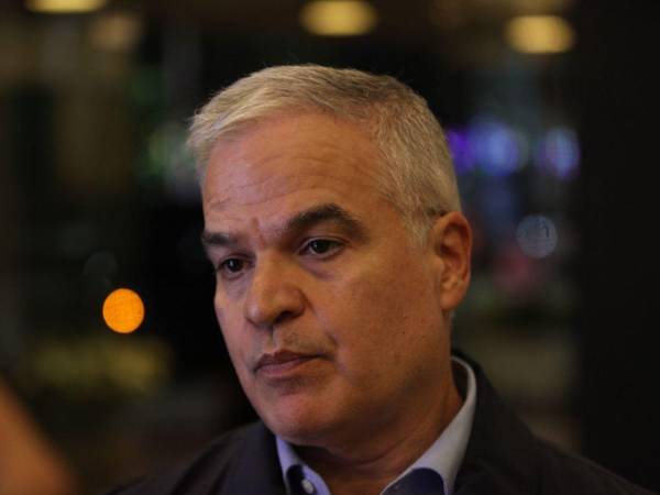 Yani Rosenthal confía en victoria del Partido Liberal a pesar de fallas en el sistema.