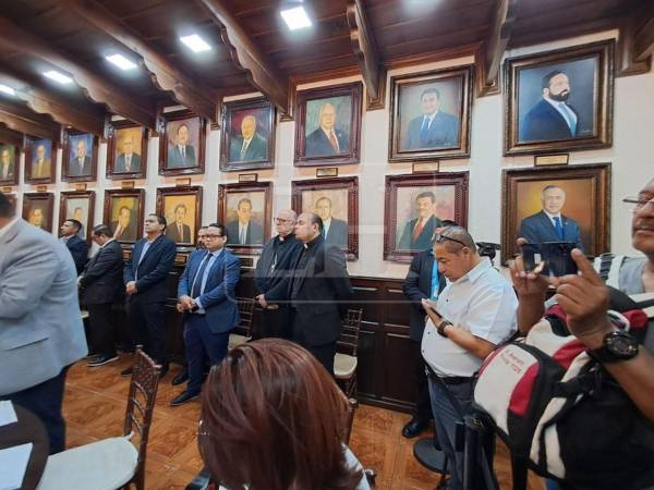 La intención es que cada comisionado pueda valorar si el aspirante posee la independencia mental necesaria para resistir las presiones que históricamente han asediado a los organismos electorales durante la noche de los comicios.